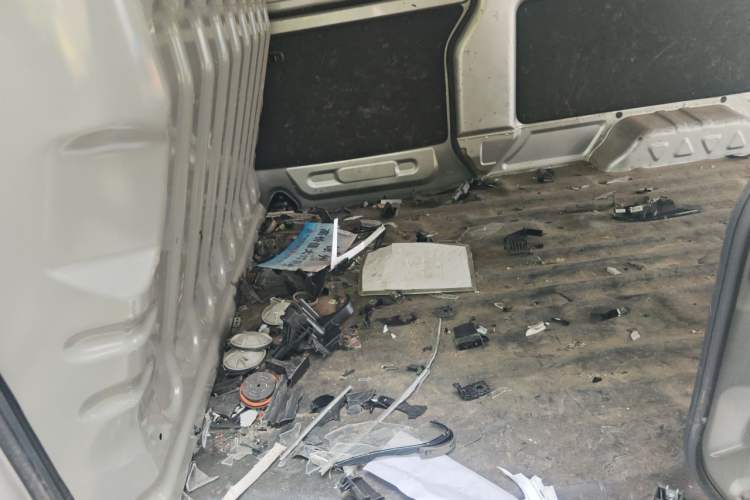 Used Jinbei Hiace X30 2021 1.5L Standard Version Air-Conditioner-Free Van China VI Emission Standard SWC15M Left Rear Seat