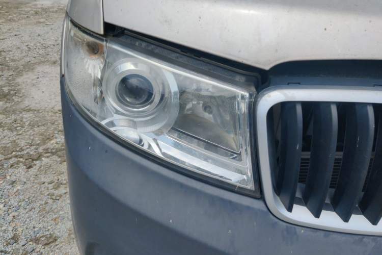 Used Jinbei Hiace X30 2021 1.5L Business-Grade Central Air-Conditioned Van China VI Emission Standard Model SWC15M Right Front Headlight
