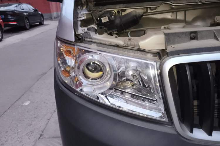 Used Jinbei Hiace X30 2021 1.5L Standard Model Central Air-Conditioned Bus China VI Emission Standard SWC15M Right Front Headlight
