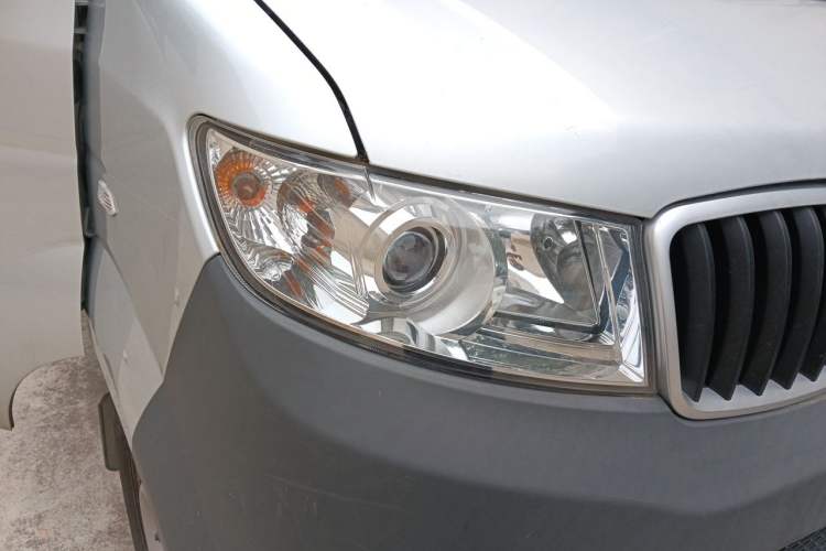 Used Jinbei Hiace X30 2021 1.5L Standard Version Air-Conditioner-Free Van China VI Emission Standard SWC15M Right Front Headlight