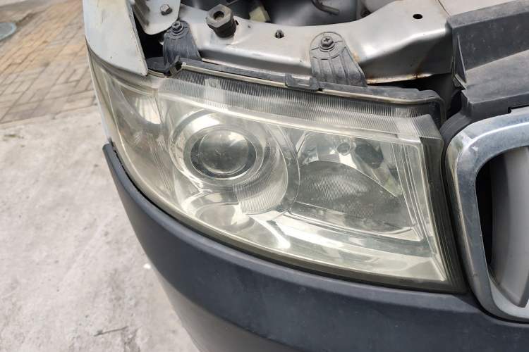 Used Jinbei Hiace X30 2021 1.5L Business-Class Central Air-Conditioned Coach China VI Standard Model SWC15M Right Front Headlight