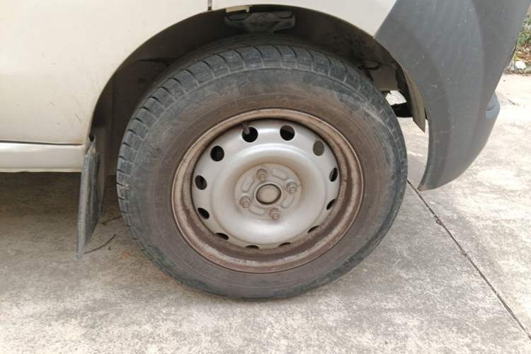 Used Jinbei Hiace X30 2021 1.5L Standard Version Air-Conditioner-Free Van China VI Emission Standard SWC15M Right Front Wheel Hub