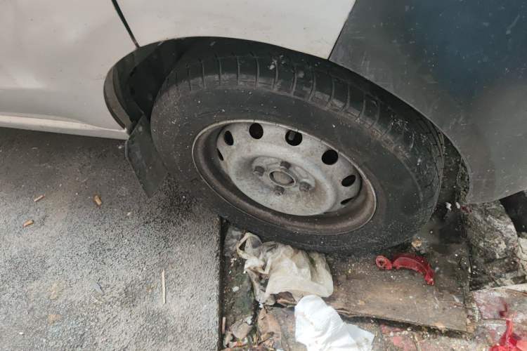 Used Jinbei Hiace X30 2021 1.5L Standard Version Air-Conditioning-Free Bus China VI Emission Standard SWC15M Right Front Wheel Hub