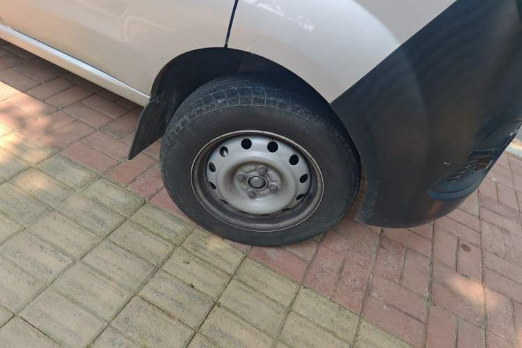 Used Jinbei Hiace X30 2021 1.5L Standard Version Air-Conditioner-Free Van China VI Emission Standard SWC15M Right Front Wheel Hub