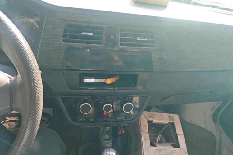 Used Jinbei Hiace X30 2021 1.5L Wealthy Van China VI Standard SWC15M Audio And AC Panel