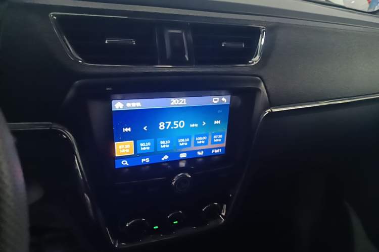 Used Jinbei Hiace X30 2021 1.5L Comfort Model Base Version (No Air Conditioning) Van China VI Standard SWC15M Audio And AC Panel