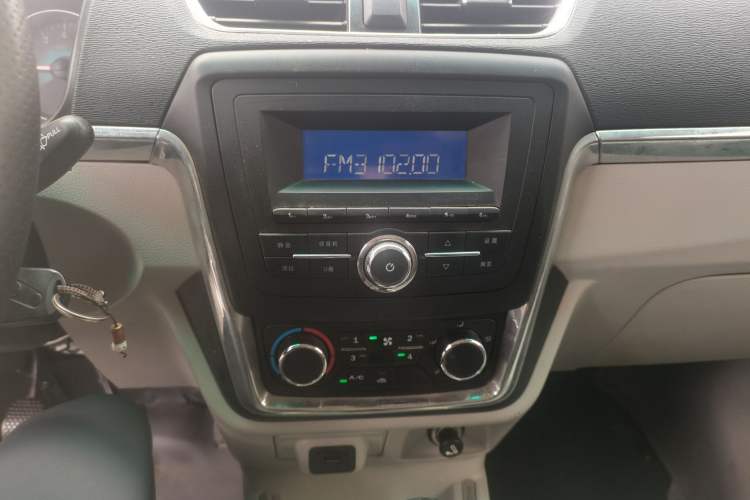 Used Jinbei Hiace X30 2021 1.5L Wealthy Single-Steaming Air-Conditioned Van China VI Standard SWC15M Audio And AC Panel