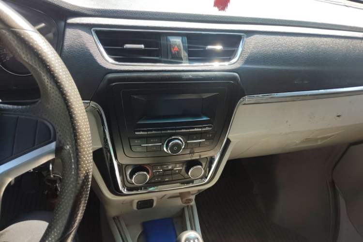 Used Jinbei Hiace X30 2021 1.5L Wealthy Van China VI Standard SWC15M Audio And AC Panel