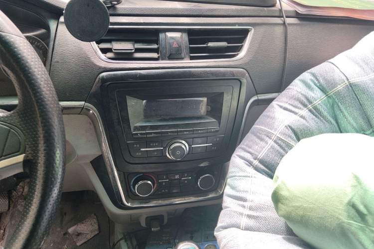 Used Jinbei Hiace X30 2021 1.5L Comfort Model Base Version (No Air Conditioning) Van China VI Standard SWC15M Audio And AC Panel