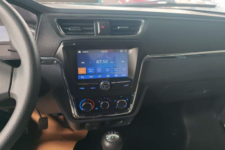 Used Jinbei Hiace X30 2021 1.5L Comfort Model Base Version (No Air Conditioning) Van China VI Standard SWC15M Audio And AC Panel