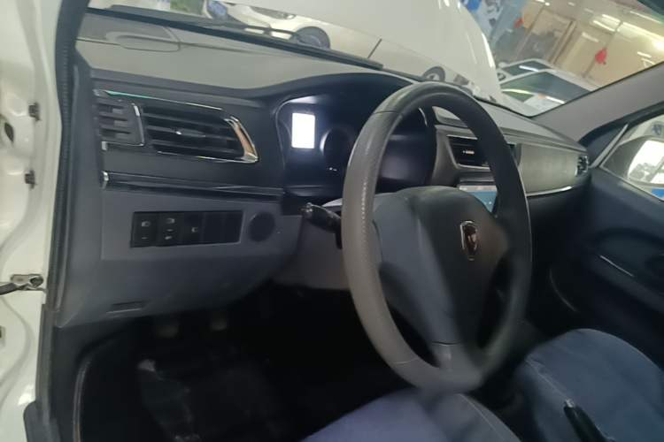 Used Jinbei Hiace X30 2021 1.5L Comfort Model Base Version (No Air Conditioning) Van China VI Standard SWC15M Center Console