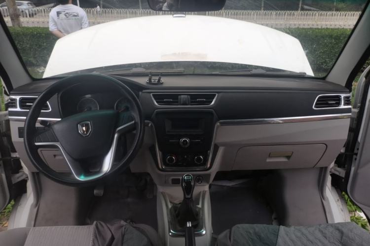 Used Jinbei Hiace X30 2021 1.5L Wealthy Single-Steaming Air-Conditioned Van China VI Standard SWC15M Center Console