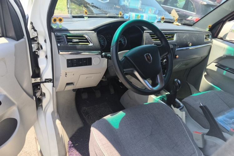 Used Jinbei Hiace X30 2021 1.5L Comfort Plus Central Air-Conditioned Van China VI Standard SWC15M Center Console