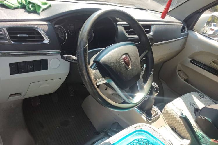 Used Jinbei Hiace X30 2021 1.5L Wealthy Van China VI Standard SWC15M Center Console