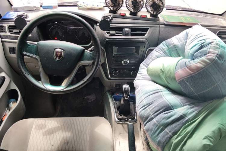 Used Jinbei Hiace X30 2021 1.5L Comfort Model Base Version (No Air Conditioning) Van China VI Standard SWC15M Center Console