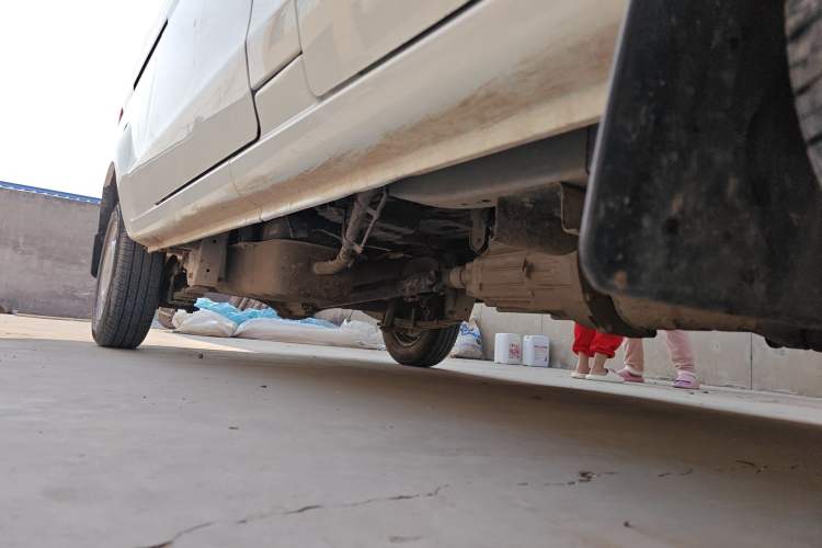 Used Jinbei Hiace X30 2021 1.5L Wealthy Van China VI Standard SWC15M Chassis Front Right