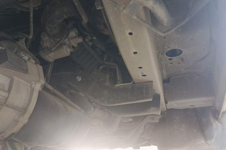 Used Jinbei Hiace X30 2021 1.5L Wealthy Van China VI Standard SWC15M Chassis Front Right