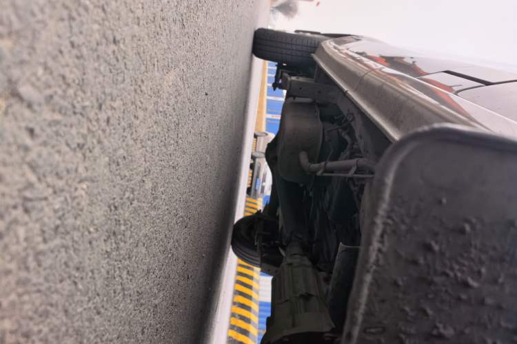 Used Jinbei Hiace X30 2021 1.5L Standard Version Air-Conditioner-Free Van China VI Emission Standard SWC15M Chassis Front Right