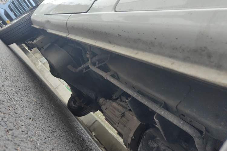Used Jinbei Hiace X30 2021 1.5L Comfort-Grade Central Air-Conditioned Bus China VI Standard SWC15M Chassis Front Right