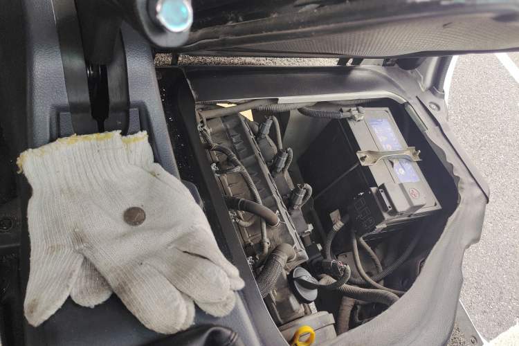 Used Jinbei Hiace X30 2021 1.5L Wealthy Edition Bus China VI Standard SWC15M Engine Bay Left