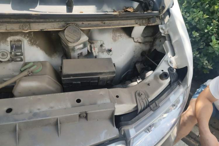 Used Jinbei Hiace X30 2021 1.5L Wealthy Single-Steaming Air-Conditioned Van China VI Standard SWC15M Engine Bay Left