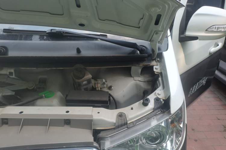 Used Jinbei Hiace X30 2021 1.5L Wealthy Single-Steaming Air-Conditioned Van China VI Standard SWC15M Engine Bay Left