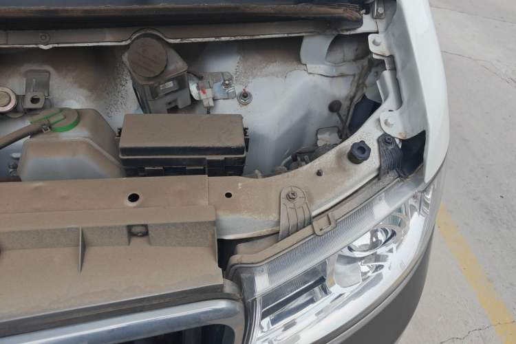 Used Jinbei Hiace X30 2021 1.5L Wealthy Van China VI Standard SWC15M Engine Bay Left