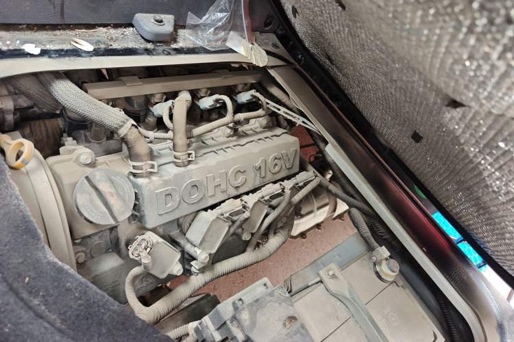 Used Jinbei Hiace X30 2021 1.5L Standard Model Central Air Conditioning EPS Version Bus China VI Emission Standard SWC15M Engine Bay Left