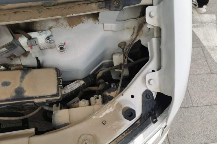 Used Jinbei Hiace X30 2021 1.5L Standard Version Air-Conditioner-Free Van China VI Emission Standard SWC15M Engine Bay Left