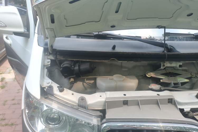 Used Jinbei Hiace X30 2021 1.5L Wealthy Single-Steaming Air-Conditioned Van China VI Standard SWC15M Engine Bay Right