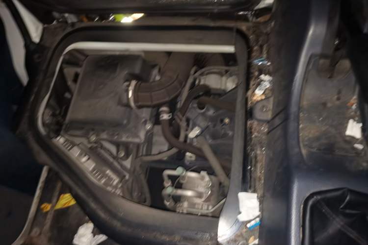 Used Jinbei Hiace X30 2021 1.5L Wealthy Edition Bus China VI Standard SWC15M Engine Bay Right