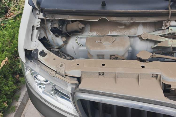 Used Jinbei Hiace X30 2021 1.5L Wealthy Van China VI Standard SWC15M Engine Bay Right