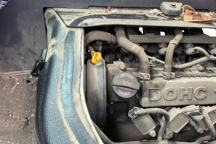 Used Jinbei Hiace X30 2021 1.5L Standard Version Air-Conditioner-Free Van China VI Emission Standard SWC15M Engine Bay Right