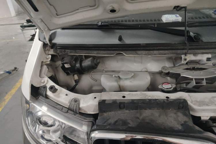 Used Jinbei Hiace X30 2021 1.5L Wealthy Single-Steaming Air-Conditioned Van China VI Standard SWC15M Engine Bay Right