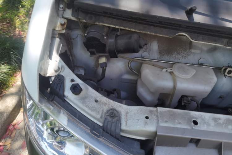 Used Jinbei Hiace X30 2021 1.5L Comfort Model Air-Conditioner-Free Version National VI Standard SWC15M Bus Engine Bay Right