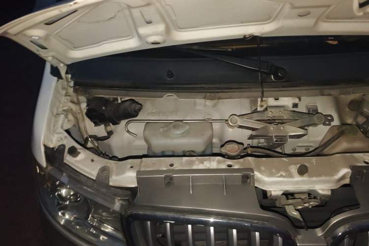 Used Jinbei Hiace X30 2021 1.5L Business-Class Central Air-Conditioned Coach China VI Standard Model SWC15M Engine Bay Right