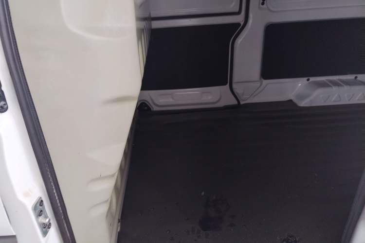 Used Jinbei Hiace X30 2021 1.5L Comfort Model Base Version (No Air Conditioning) Van China VI Standard SWC15M Exterior 6