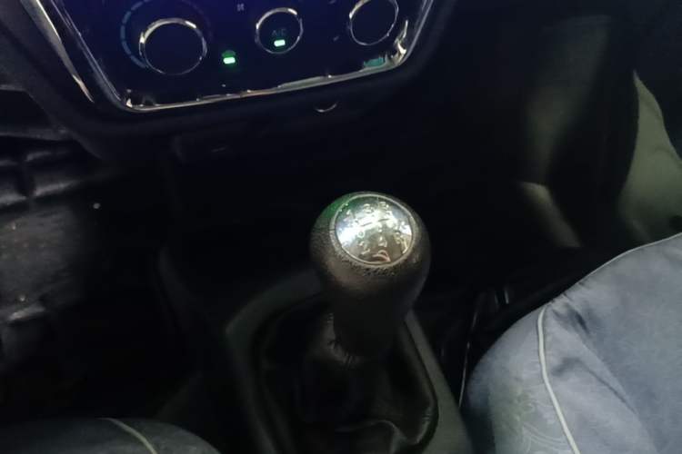 Used Jinbei Hiace X30 2021 1.5L Comfort Model Base Version (No Air Conditioning) Van China VI Standard SWC15M Gear Lever