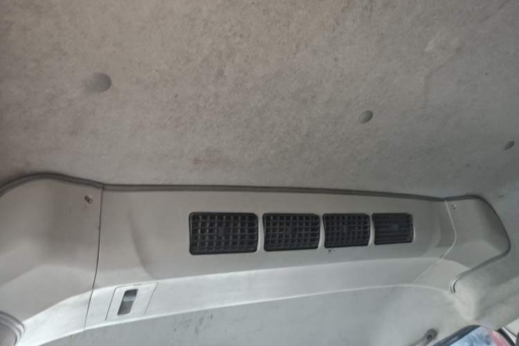 Used Jinbei Hiace X30 2021 1.5L Wealthy Single-Steaming Air-Conditioned Van China VI Standard SWC15M Headliner