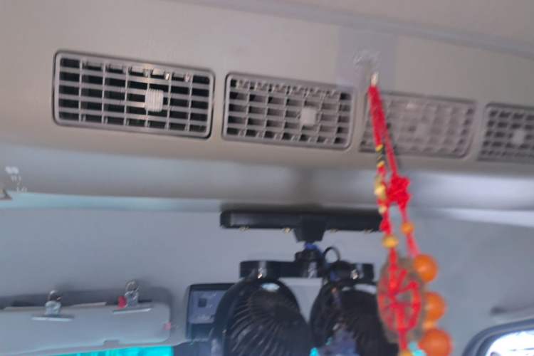 Used Jinbei Hiace X30 2021 1.5L Standard Model Central Air Conditioning EPS Version Bus China VI Emission Standard SWC15M Headliner