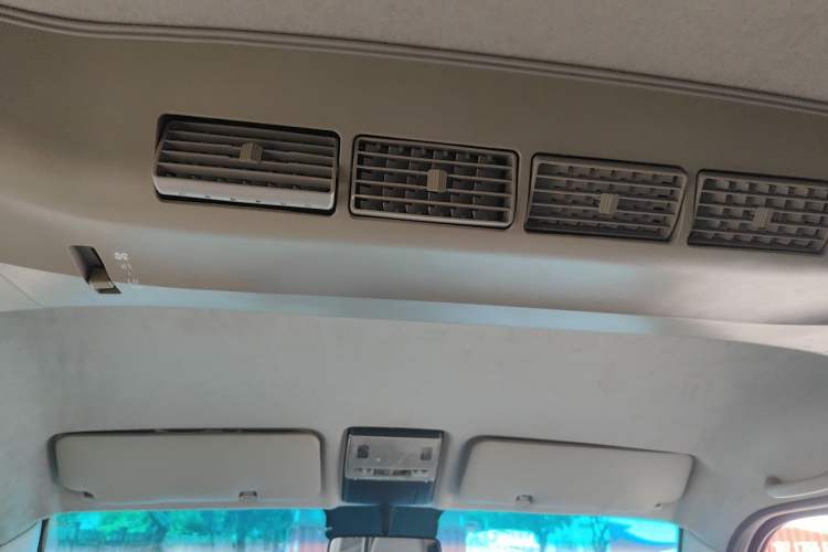 Used Jinbei Hiace X30 2021 1.5L Comfort-Grade Central Air-Conditioned Bus China VI Standard SWC15M Headliner