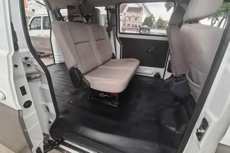 Used Jinbei Hiace X30 2021 1.5L Standard Version Air-Conditioning-Free Bus China VI Emission Standard SWC15M Interior 3