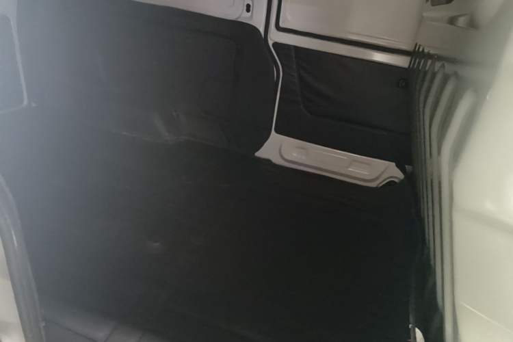 Used Jinbei Hiace X30 2021 1.5L Comfort Model Base Version (No Air Conditioning) Van China VI Standard SWC15M Left Rear Seat