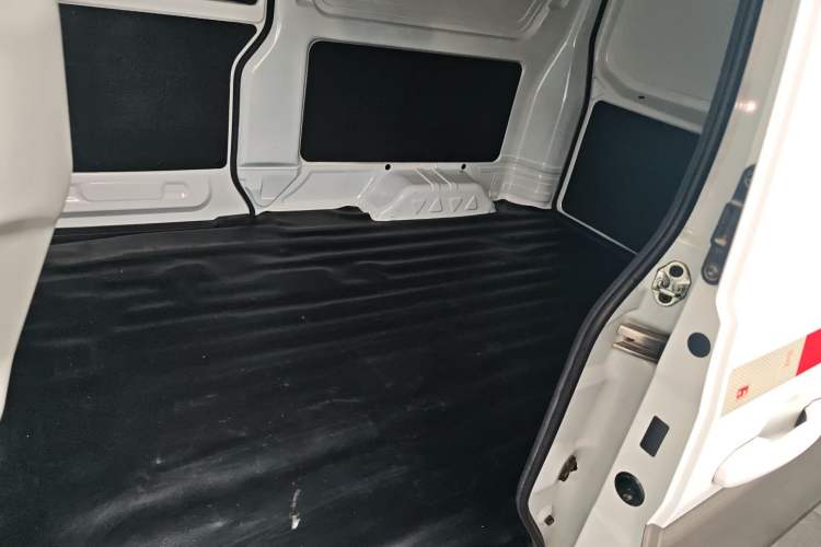 Used Jinbei Hiace X30 2021 1.5L Comfort Model Base Version (No Air Conditioning) Van China VI Standard SWC15M Left Rear Seat