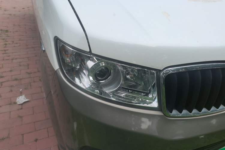 Used Jinbei Hiace X30 2021 1.5L Wealthy Single-Steaming Air-Conditioned Van China VI Standard SWC15M Right Front Headlight