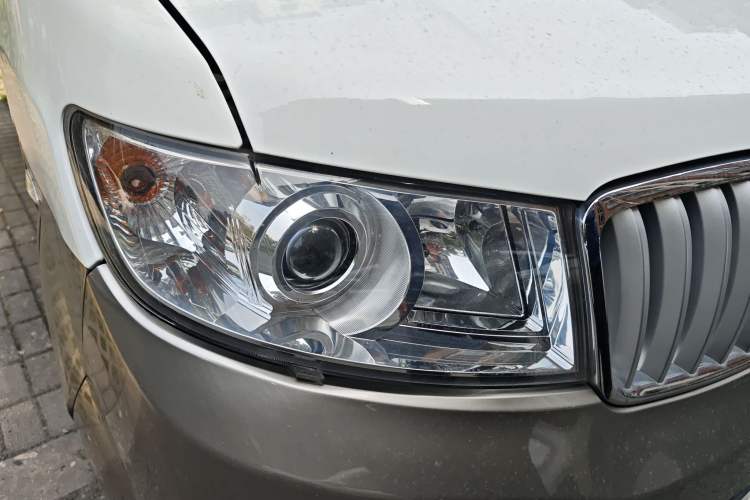 Used Jinbei Hiace X30 2021 1.5L Comfort Model Air-Conditioner-Free Version National VI Standard SWC15M Bus Right Front Headlight