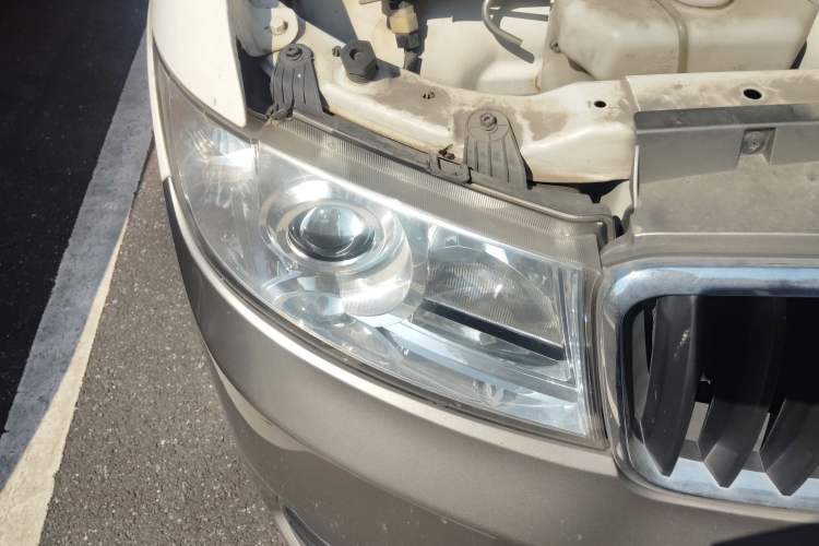 Used Jinbei Hiace X30 2021 1.5L Wealthy Van China VI Standard SWC15M Right Front Headlight