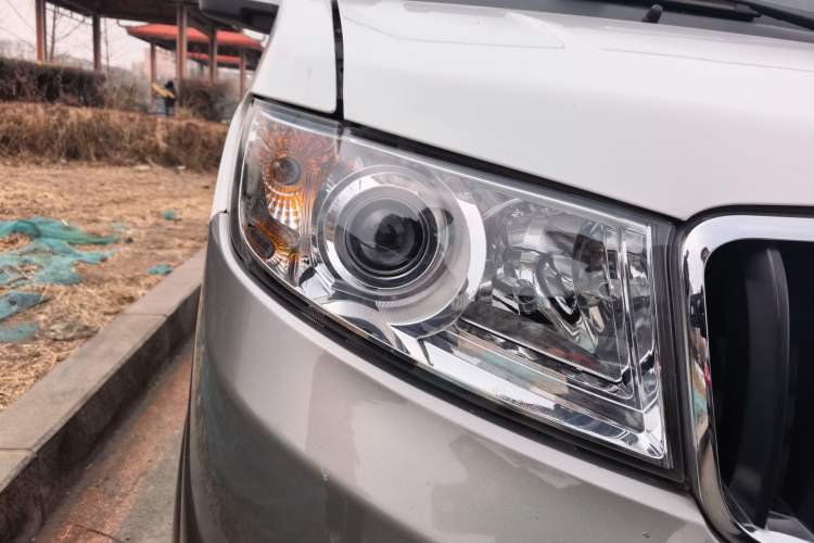 Used Jinbei Hiace X30 2021 1.5L Standard Version Air-Conditioner-Free Van China VI Emission Standard SWC15M Right Front Headlight