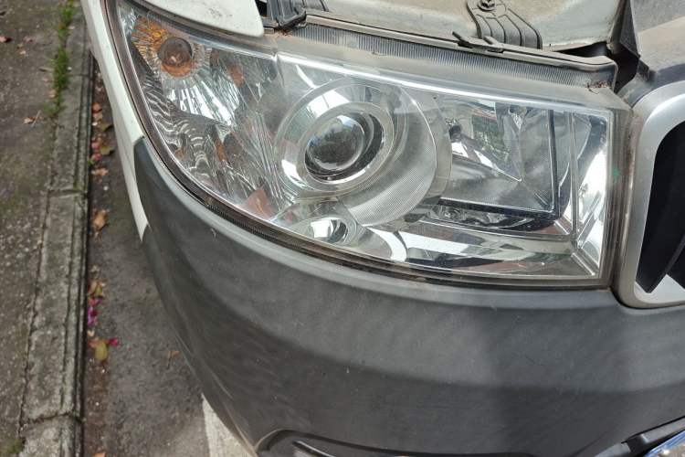 Used Jinbei Hiace X30 2021 1.5L Standard Model Central Air Conditioning EPS Version Bus China VI Emission Standard SWC15M Right Front Headlight
