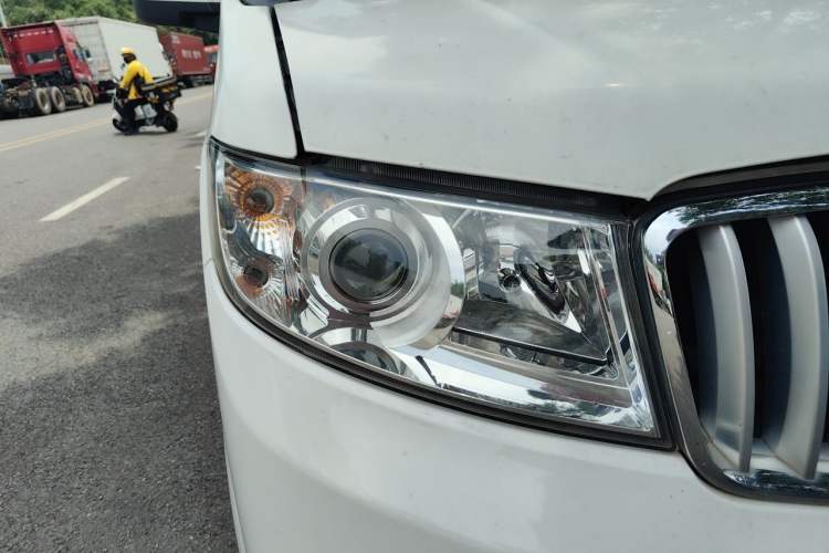 Used Jinbei Hiace X30 2021 1.5L Comfort-Grade Central Air-Conditioned Bus China VI Standard SWC15M Right Front Headlight